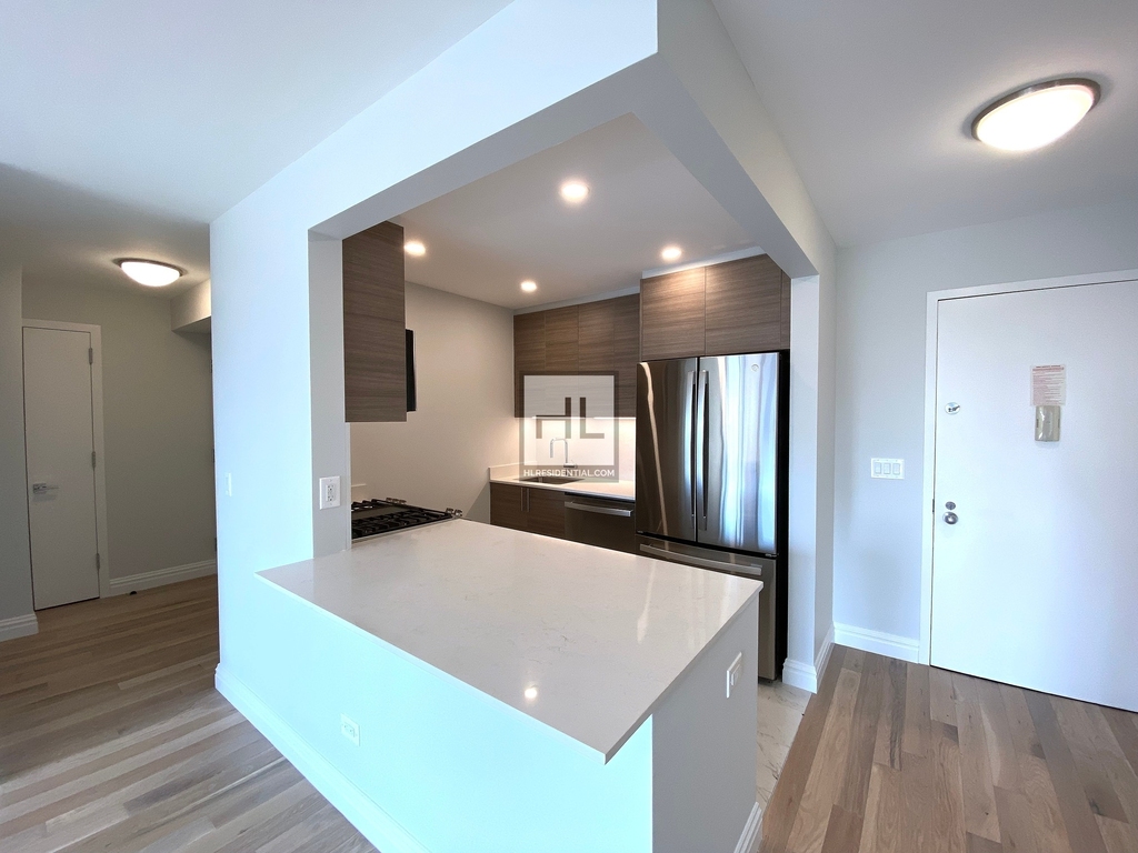 West 48th Street - Photo 1