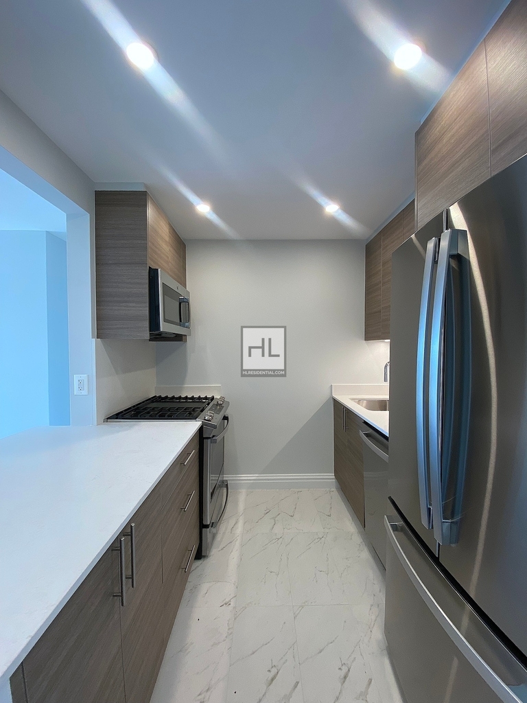 West 48th Street - Photo 3