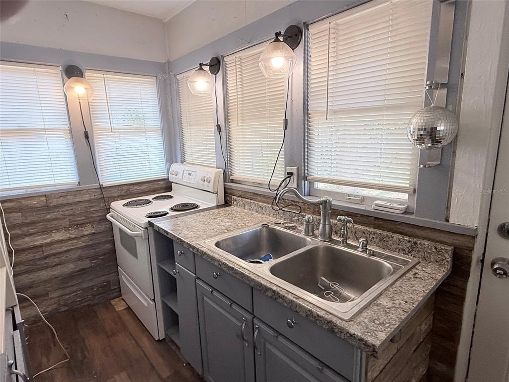 1933 47th Street S - Photo 10