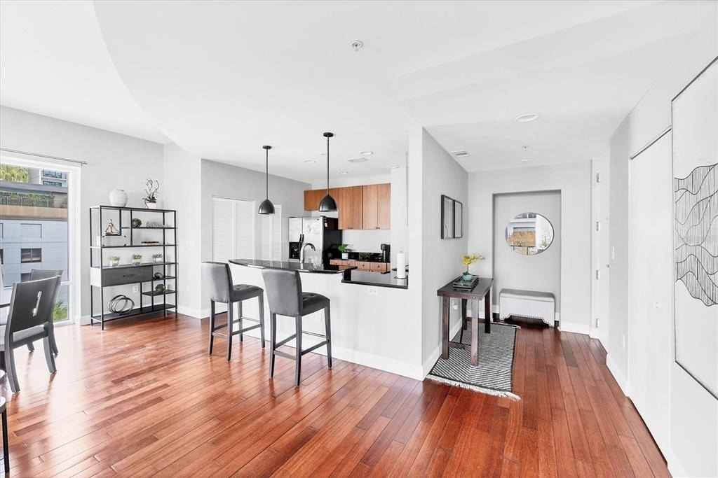 525 E Jackson Street - Photo 3