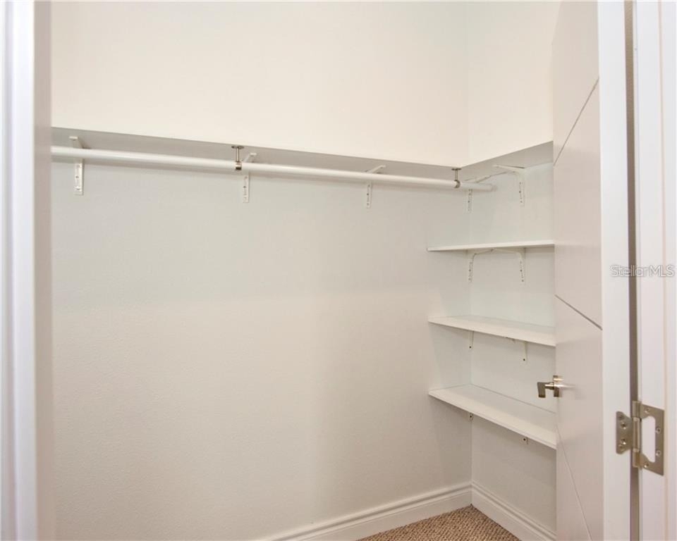 1927 Greenbriar Terrace - Photo 16