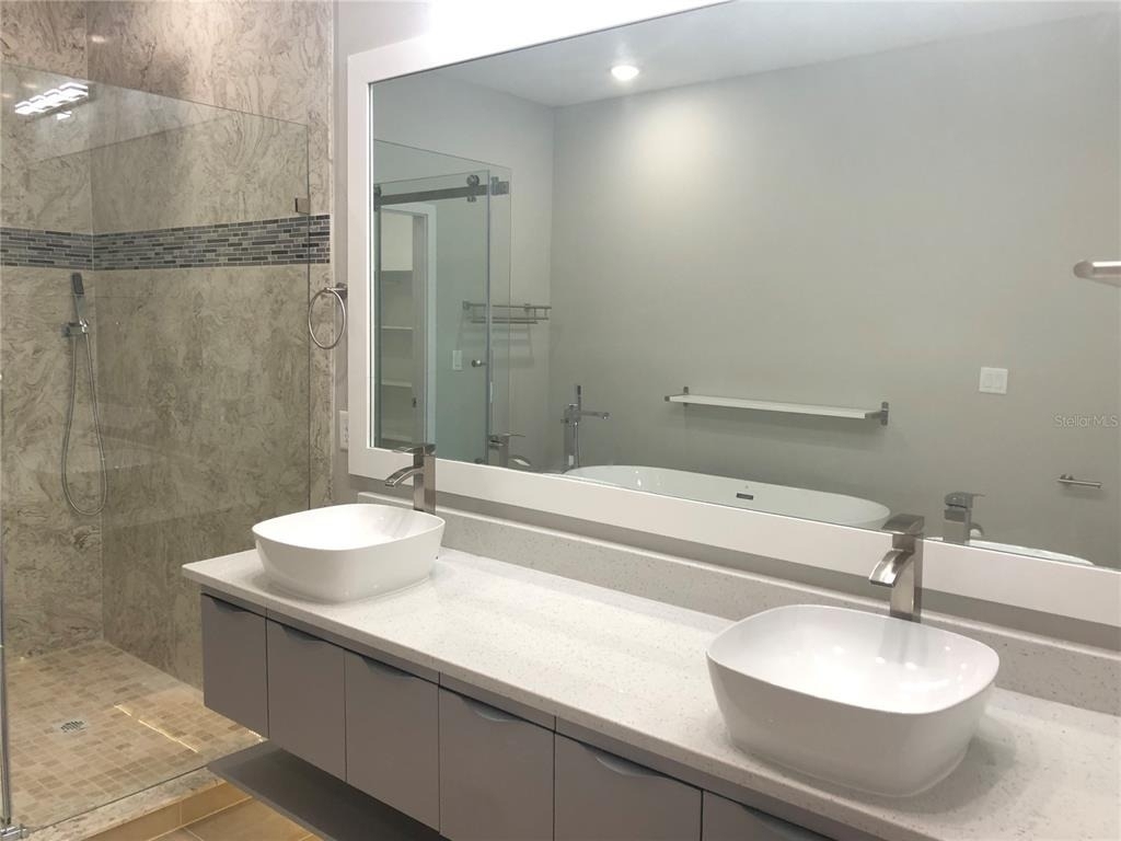 1927 Greenbriar Terrace - Photo 12