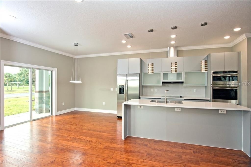 1927 Greenbriar Terrace - Photo 1