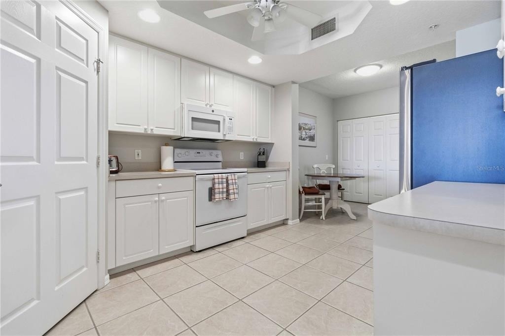 8921 Lake Drive - Photo 6