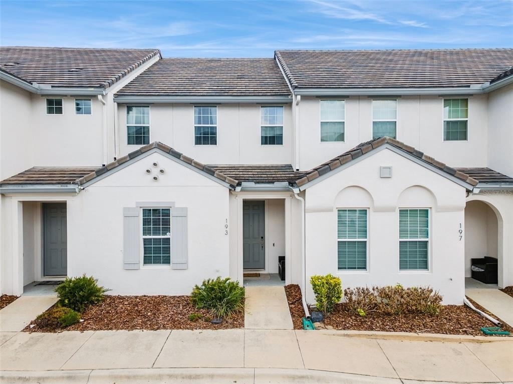 193 Captiva Drive - Photo 0
