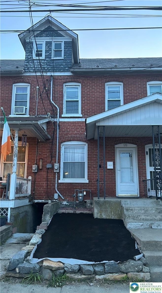 122 S Spruce Street - Photo 0