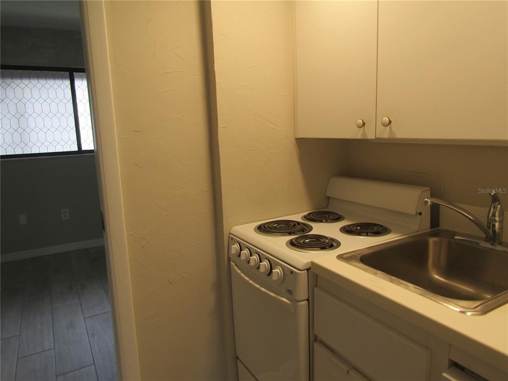 3553 Longmeadow - Photo 7
