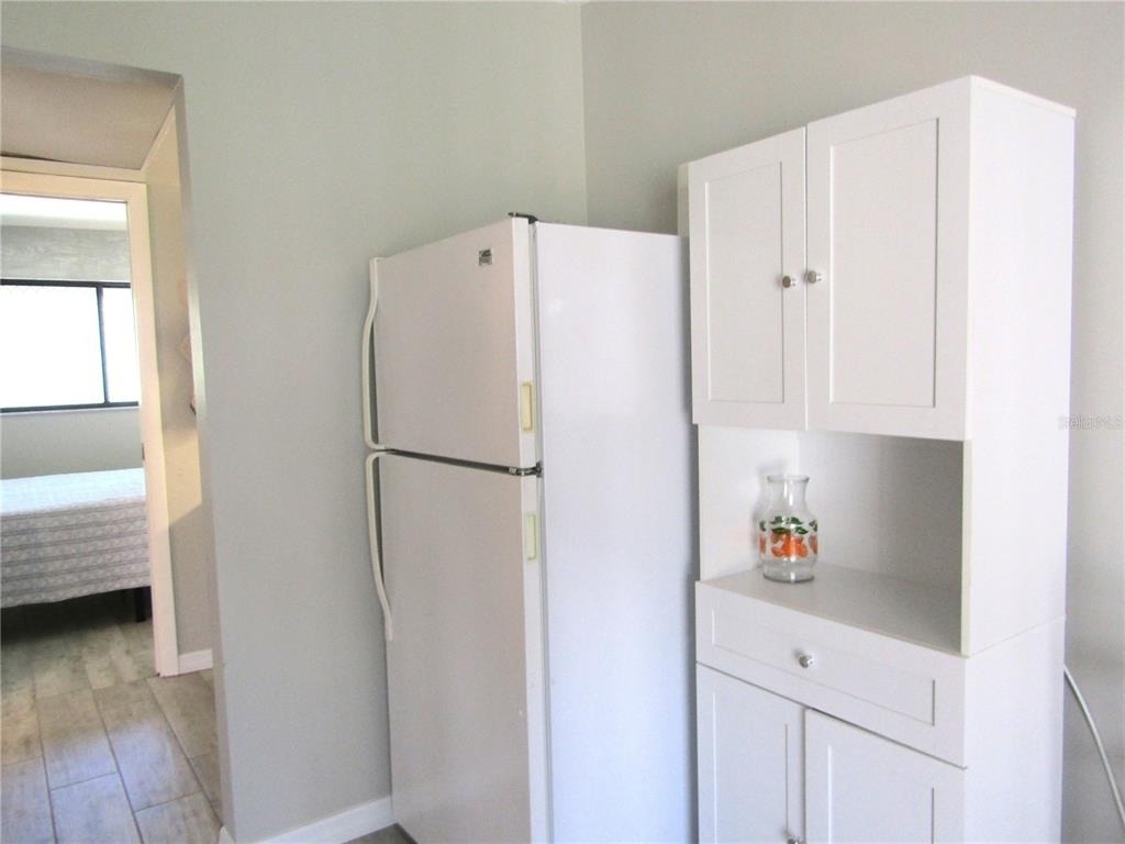 3553 Longmeadow - Photo 7