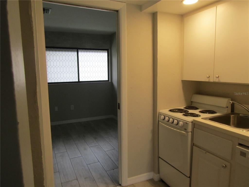 3553 Longmeadow - Photo 6