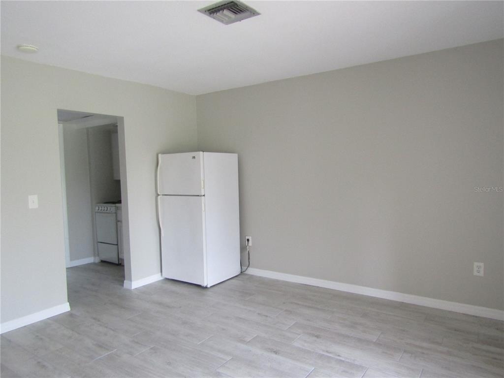 3553 Longmeadow - Photo 5