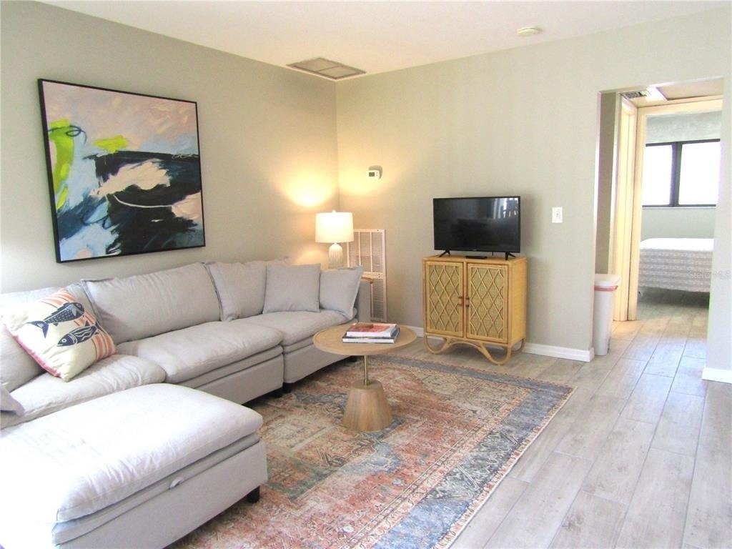 3553 Longmeadow - Photo 5