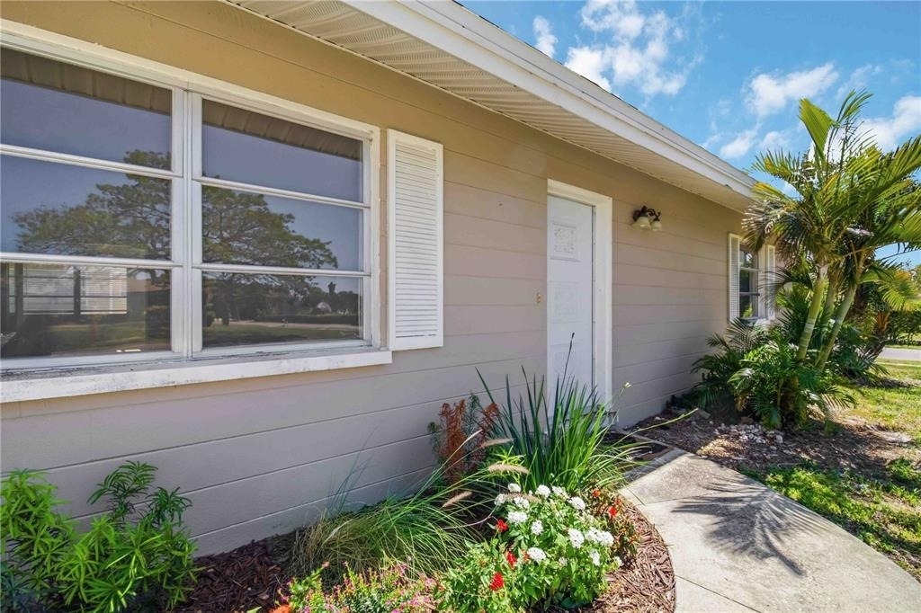 304 Lantana Avenue - Photo 3