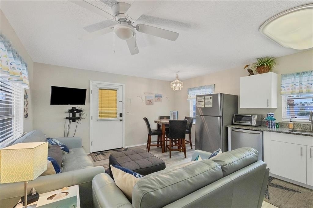 301 Avenida Madera - Photo 2