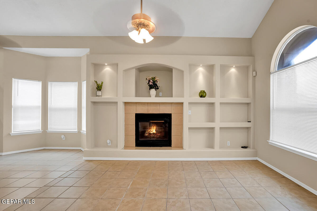 2304 Tierra Blanda Drive - Photo 2