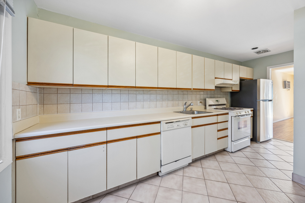 109 Florence Road - Photo 9