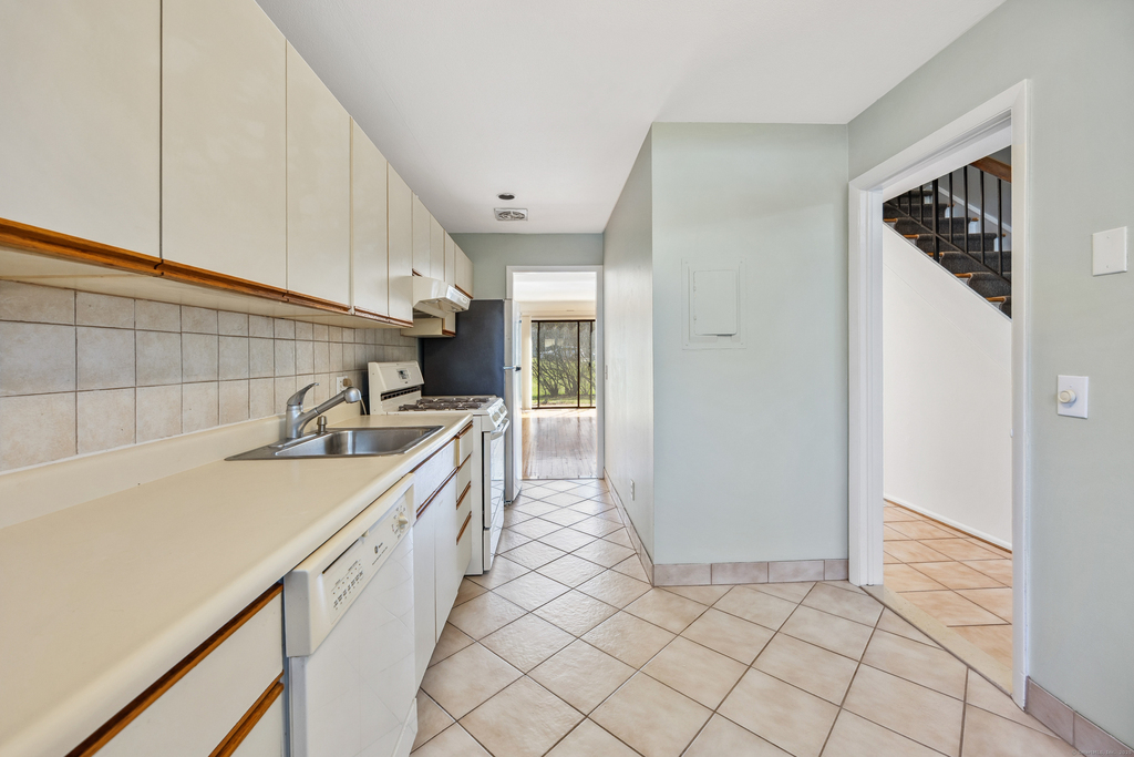 109 Florence Road - Photo 10