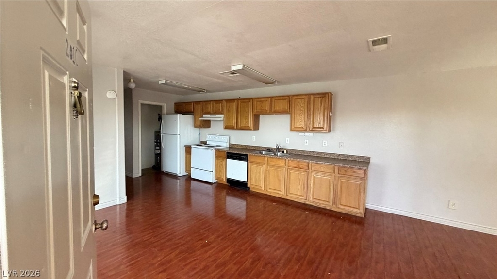 2001 Winwood Street - Photo 2