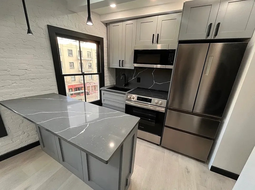 202 East 13th Street - Photo 3