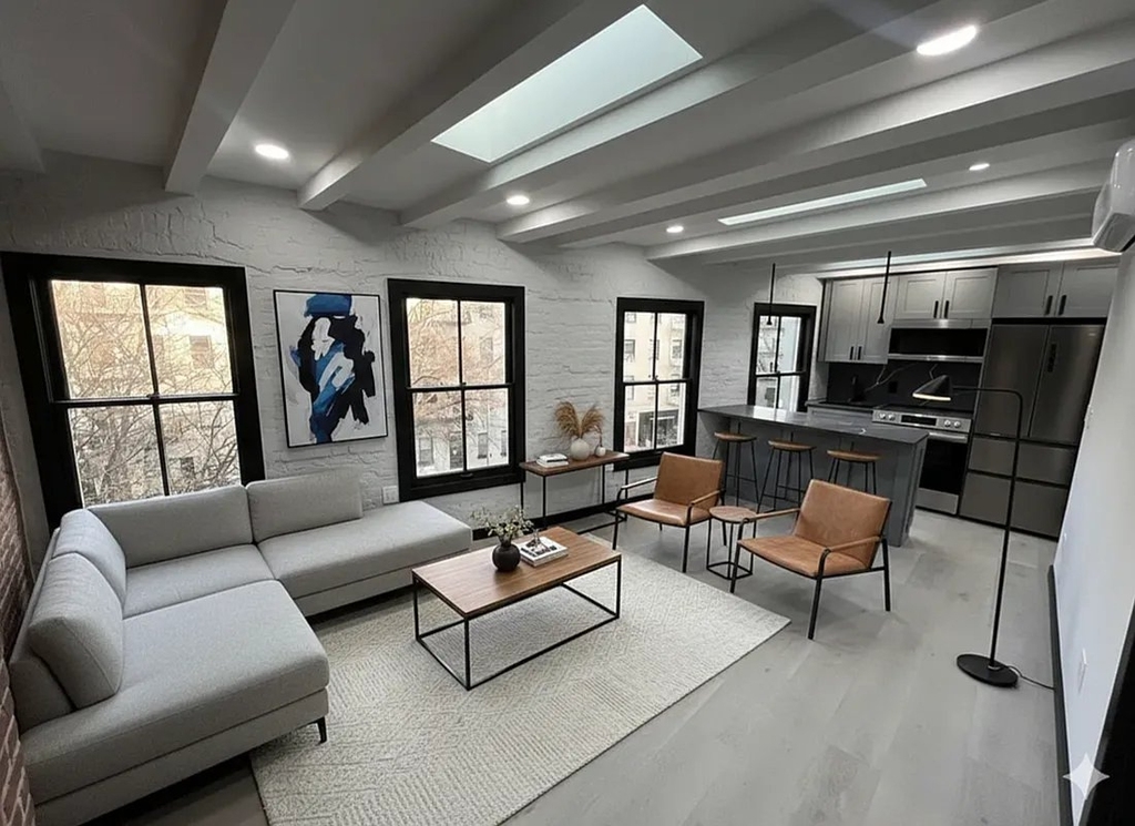 202 East 13th Street - Photo 5