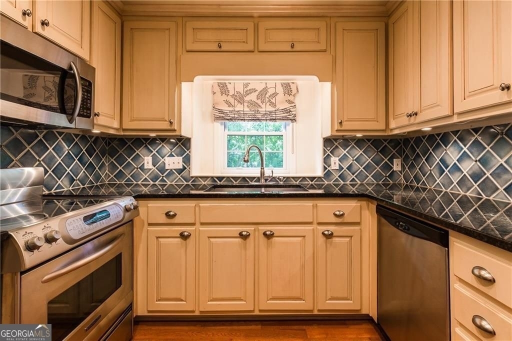 82 Montre Square Nw - Photo 17