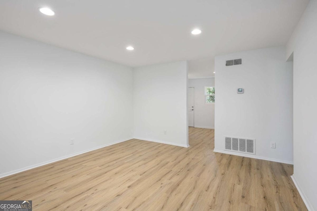 1170 Greenwich Street Sw - Photo 2
