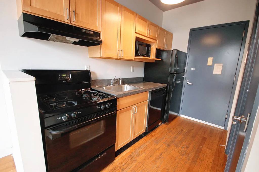 Vernon Boulevard - Photo 2