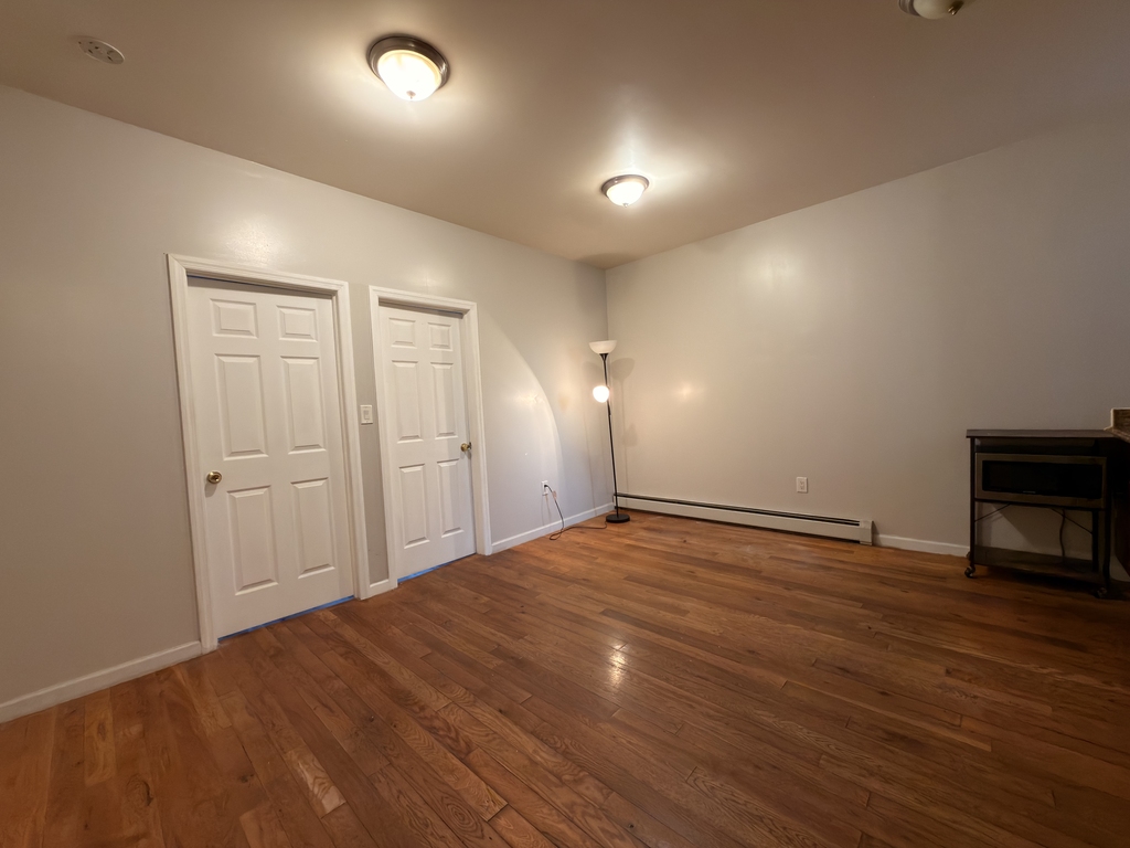 658 Warwick Street - Photo 3