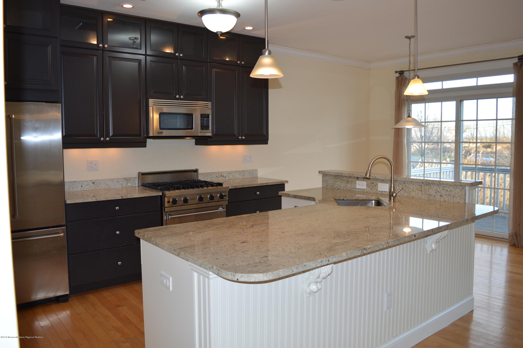 606 Park Avenue - Photo 1
