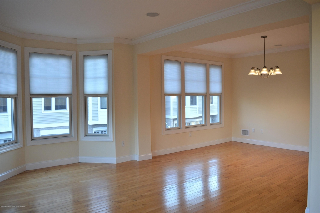 606 Park Avenue - Photo 2