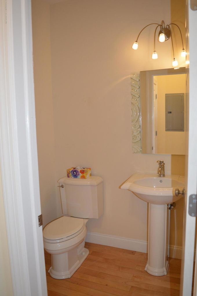 606 Park Avenue - Photo 15
