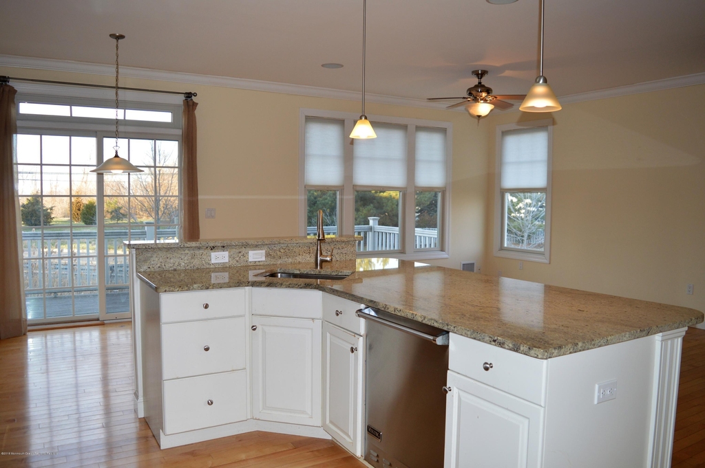 606 Park Avenue - Photo 5