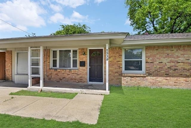 2539 Hillsboro Avenue - Photo 1