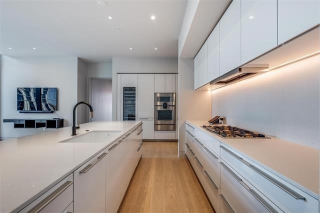 1747 Leonard Street - Photo 10