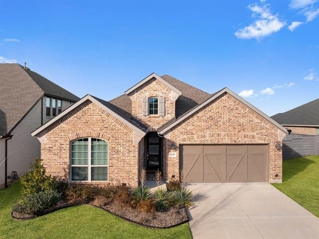 549 Cedarwood Street - Photo 2