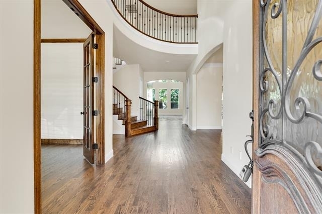 1602 Meg Drive - Photo 3