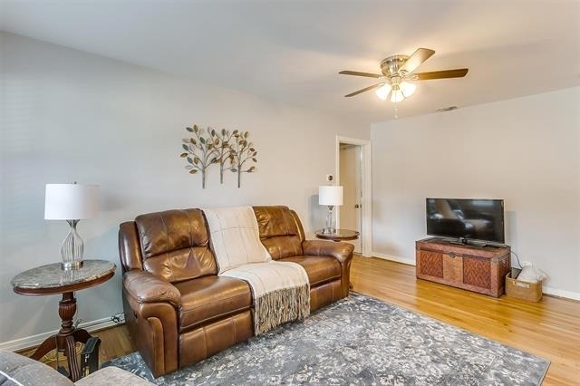 4704 Collinwood Avenue - Photo 2