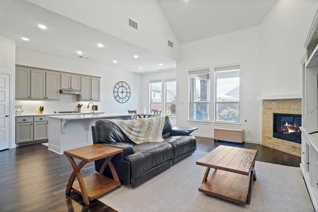 525 Overton Avenue - Photo 2