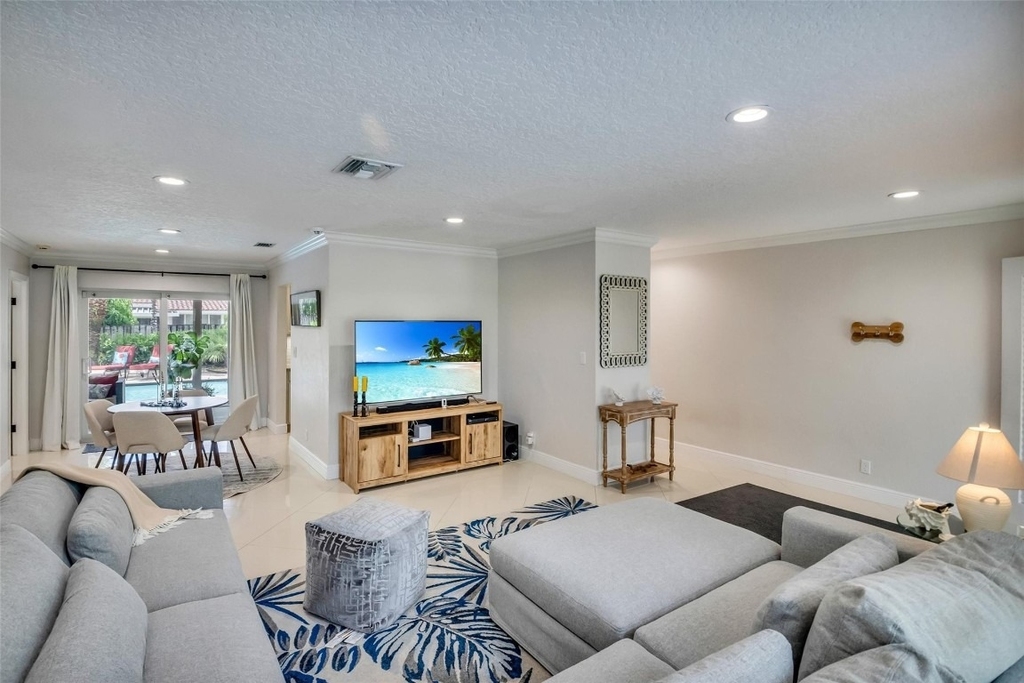 2750 Se 4th Street - Photo 8