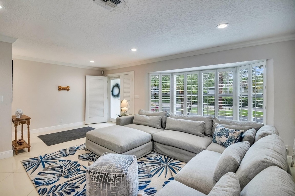 2750 Se 4th Street - Photo 11