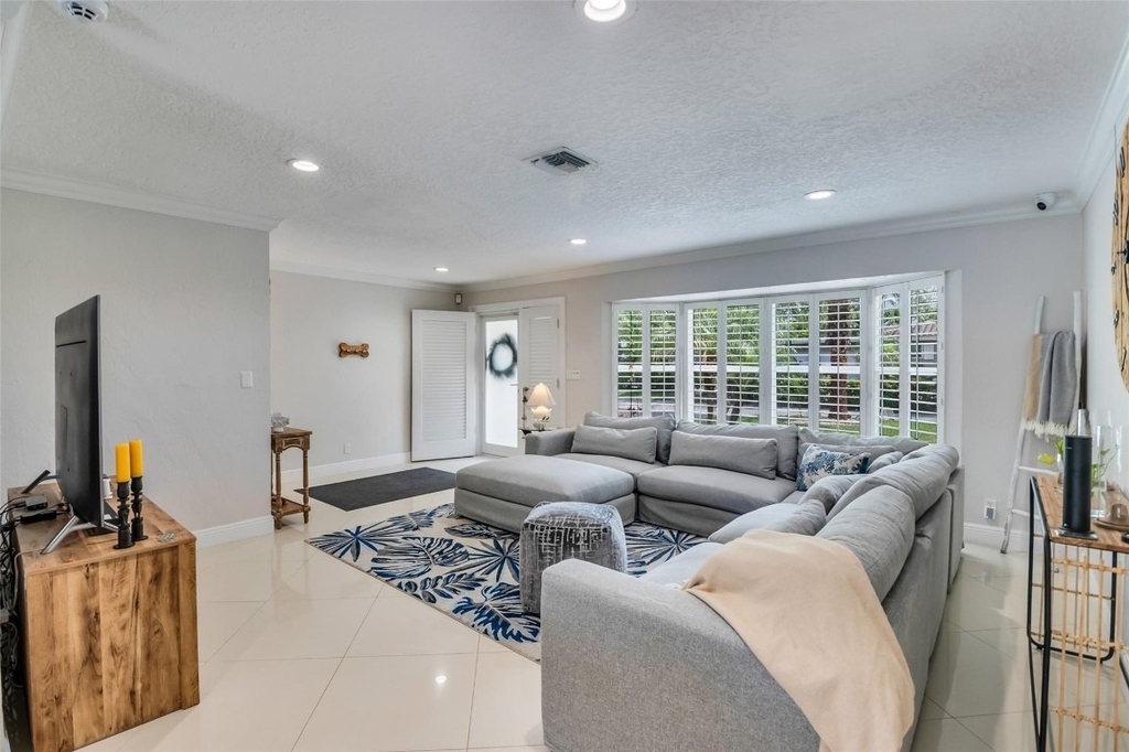 2750 Se 4th Street - Photo 7