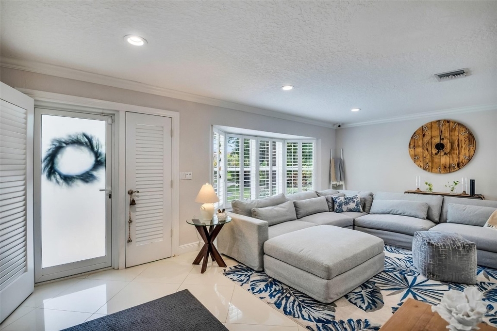 2750 Se 4th Street - Photo 6