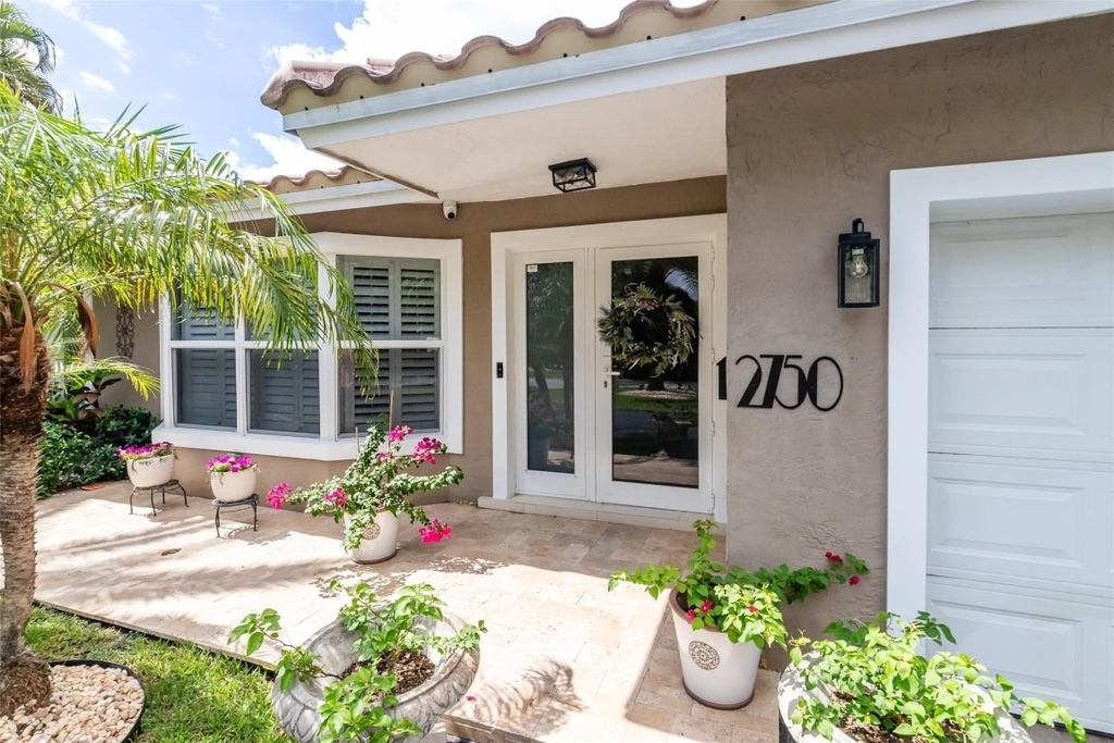 2750 Se 4th Street - Photo 5