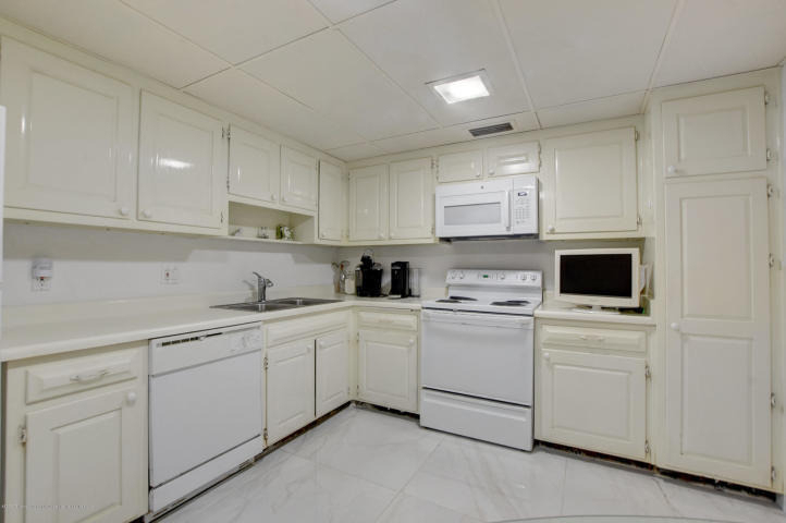 100 Worth Avenue - Photo 25