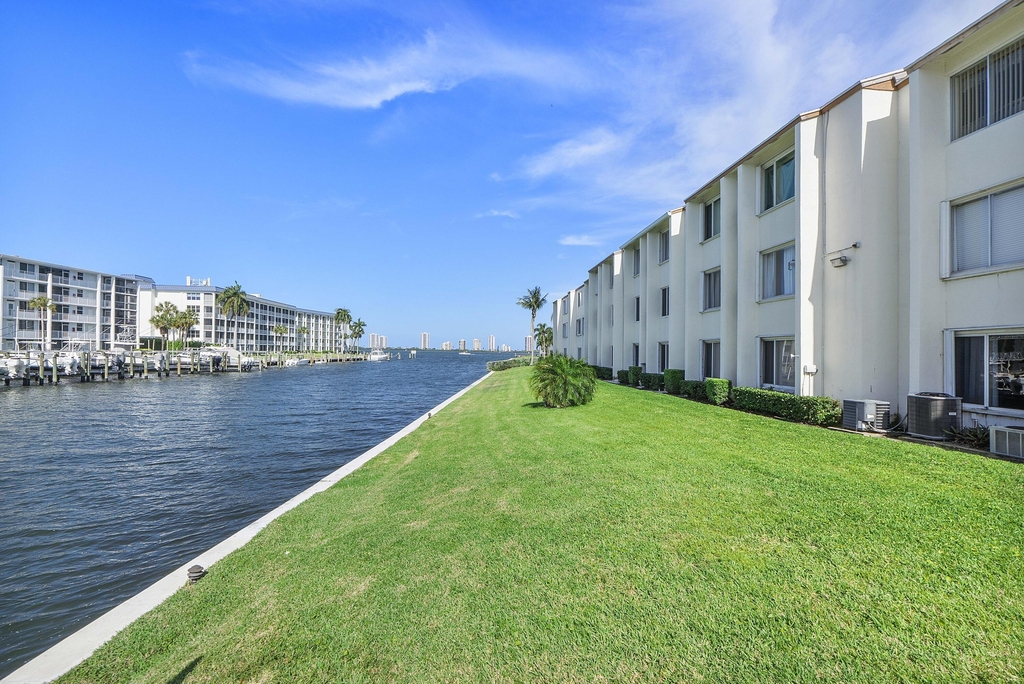 125 Shore Court - Photo 11