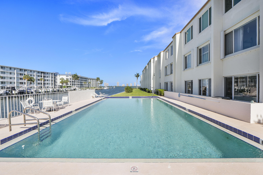 125 Shore Court - Photo 12