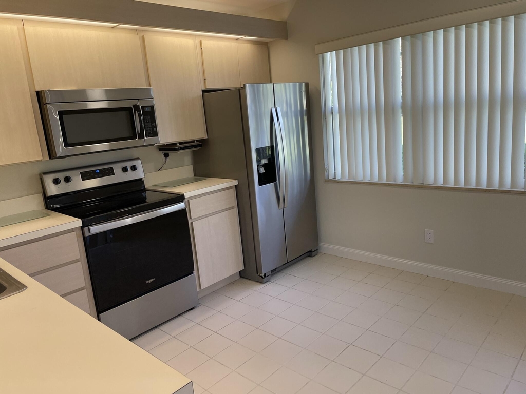 43 Essex Court - Photo 4