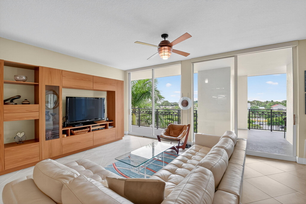 550 Okeechobee Boulevard - Photo 2