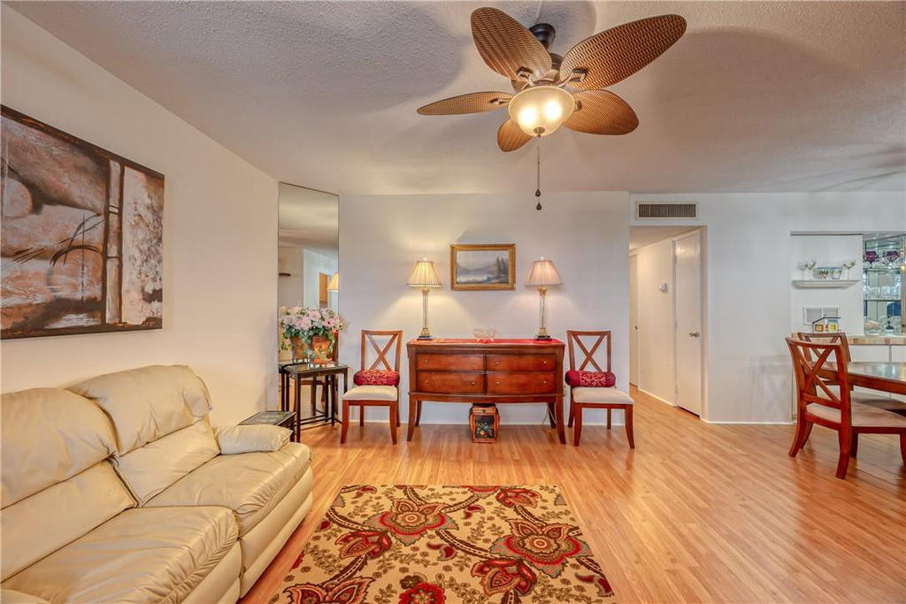 2400 Ne 10th Street - Photo 0