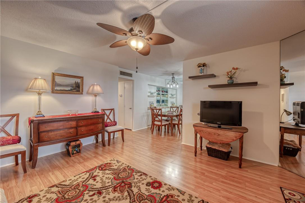 2400 Ne 10th Street - Photo 2