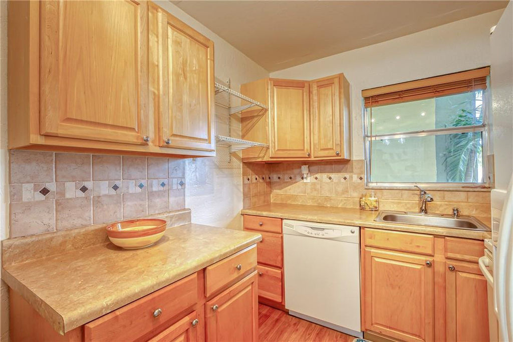 2400 Ne 10th Street - Photo 11